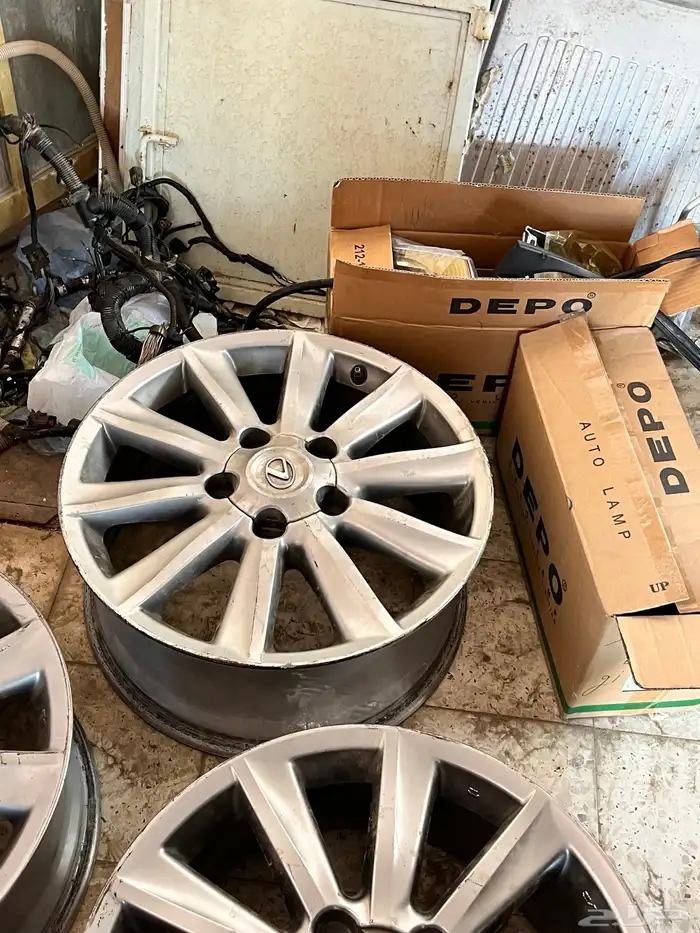 جنوط جيب لكسزز من 2011 إلى 2015 نظيفه على السوم الموقع مكه 1