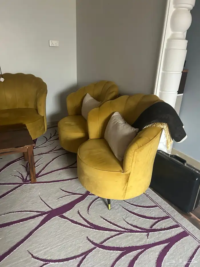 غرفة نوم وكنب وفرش مجلس مع تجهيزات كهربائية متفرقة للبيع 17