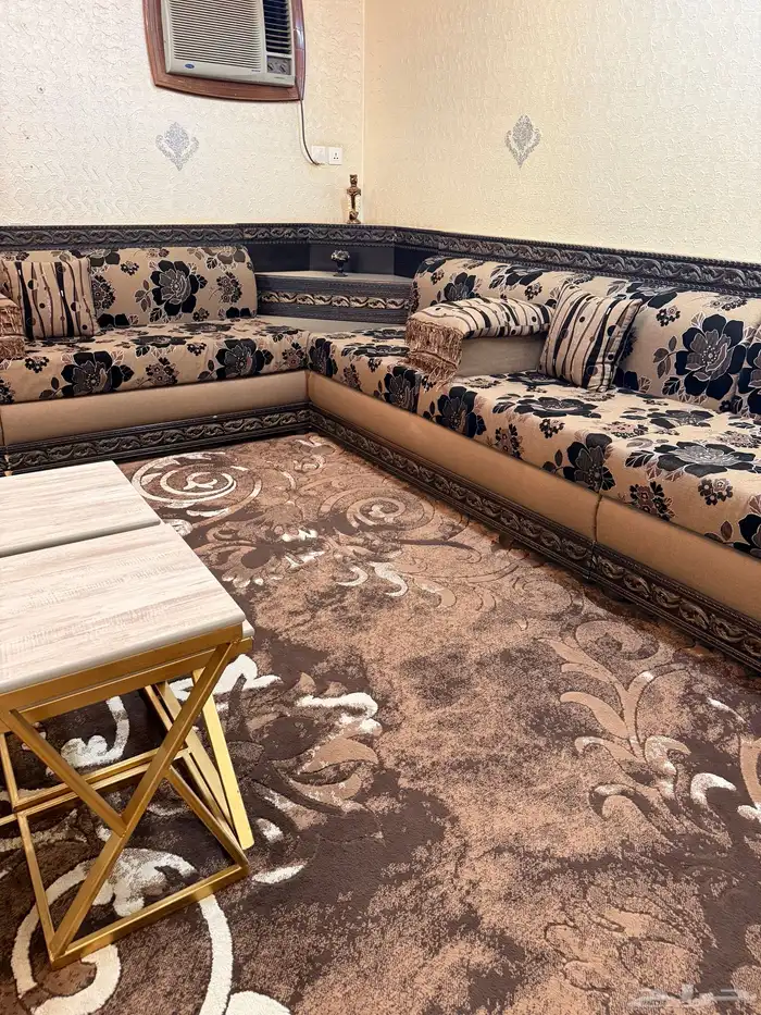 كنب مجلس نظيف جدا للبيع 0