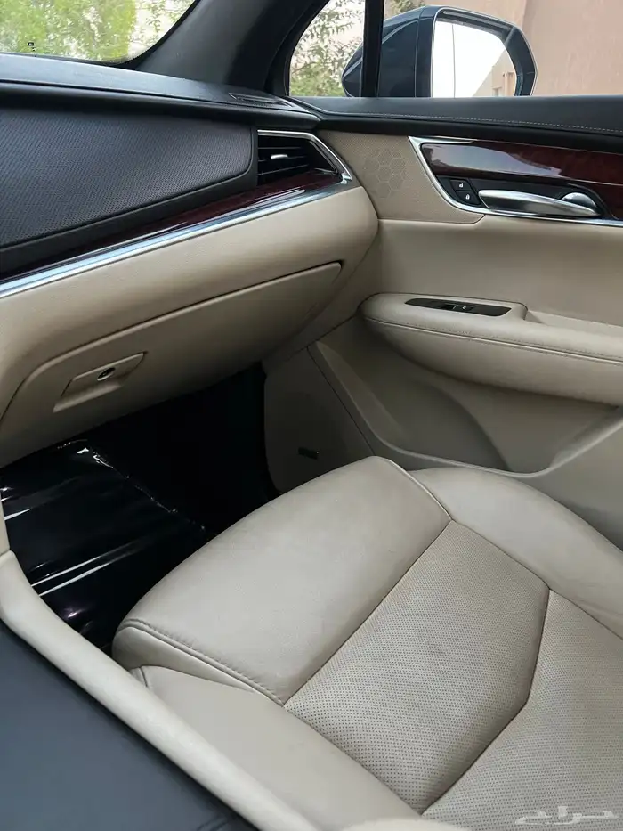 كاديلاك ( SXT5 ) الموديل 2019 فل كامل صيانات وكاله 14