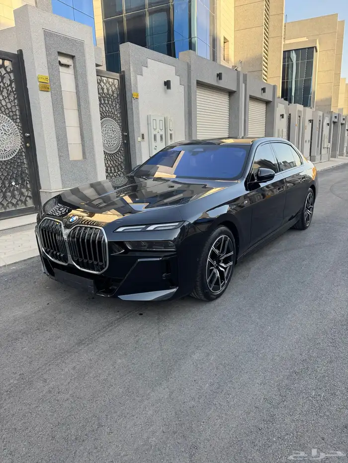 بي ام دبليو الفئة السابعة 735i - 2023 0