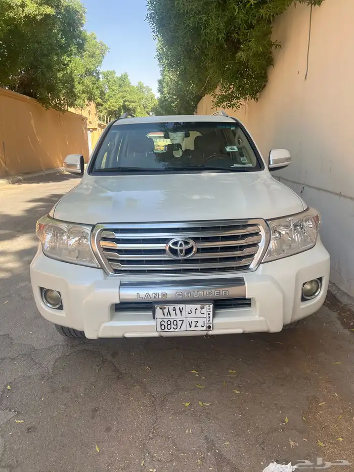 جيب لاندكروزر تايوتا 2014 ماشي 424 0