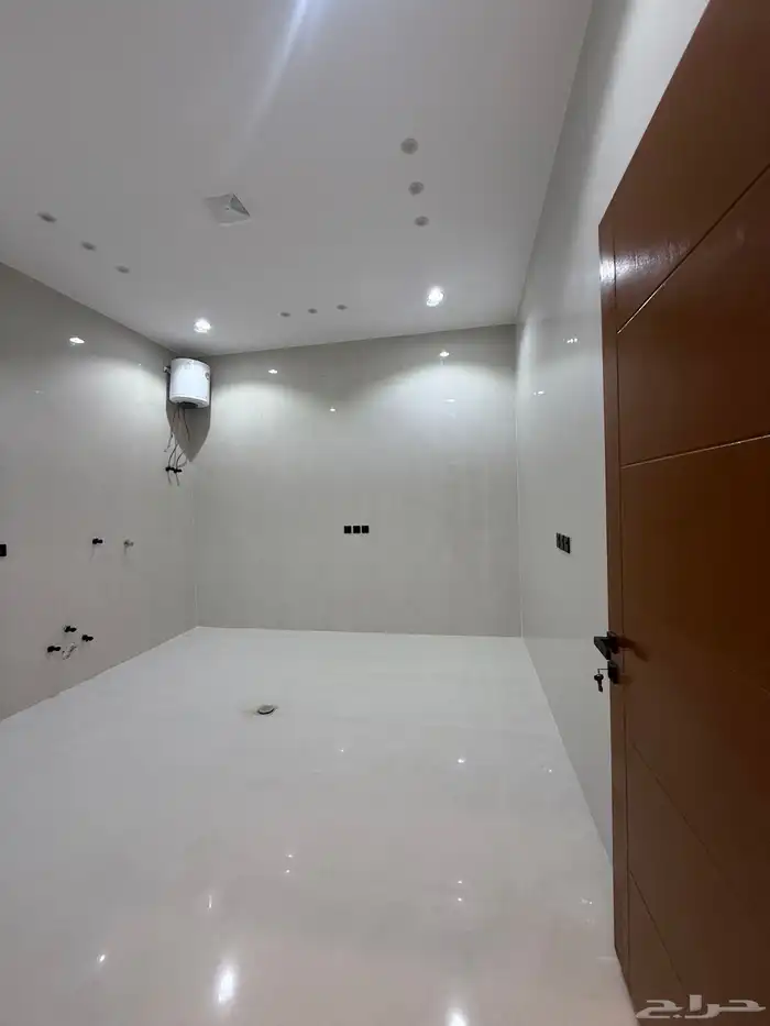 ادوار للبيع في المزاحمية حي طويق 5