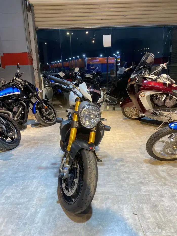 Ducati Monster 1200s 9