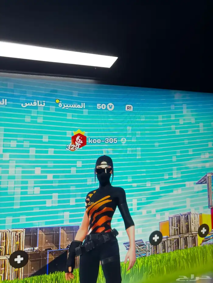 سوني 5 مع حساب مع طاوله و كرسي 1