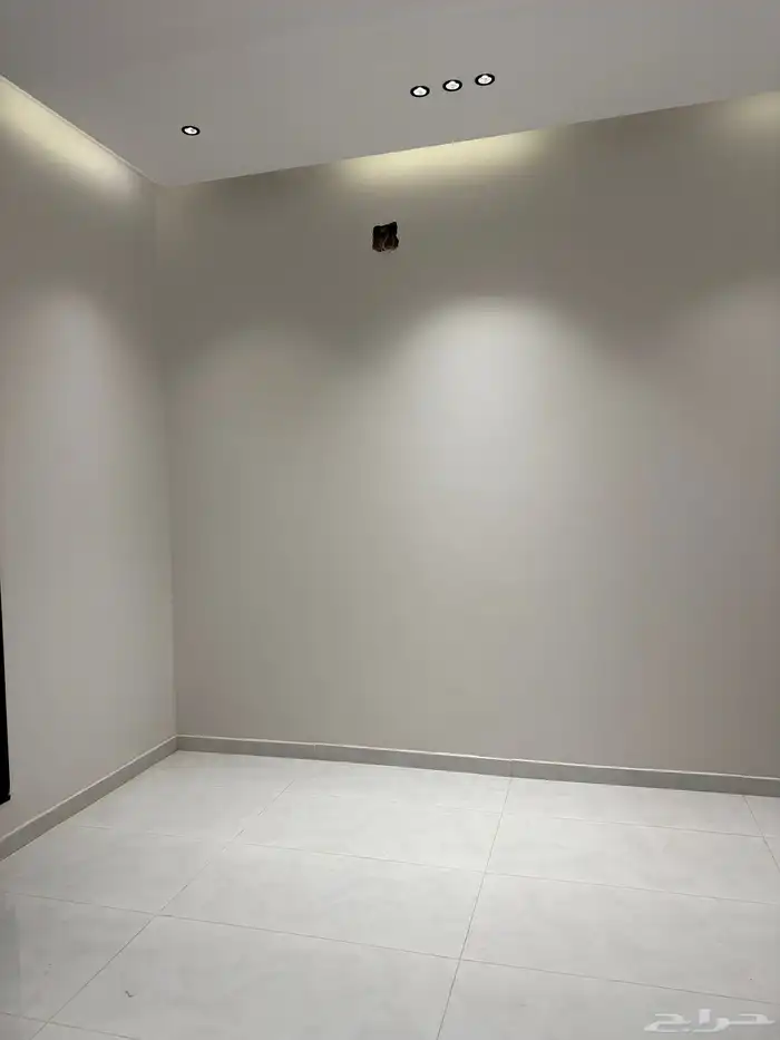 دور أول للبيع حي البيان 2