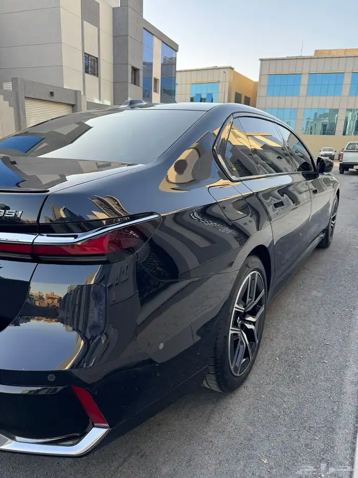 بي ام دبليو الفئة السابعة 735i - 2023 12