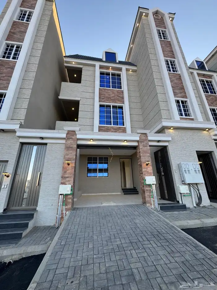 للبيع إدوار تمليك أرضي 6غرف بمدخل سياره تشطيبvip حي المعارض 1