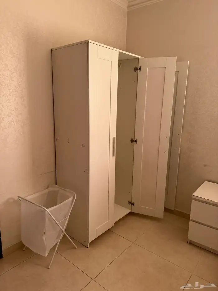 دولاب من ايكيا وكومدينا وتسريحة 2