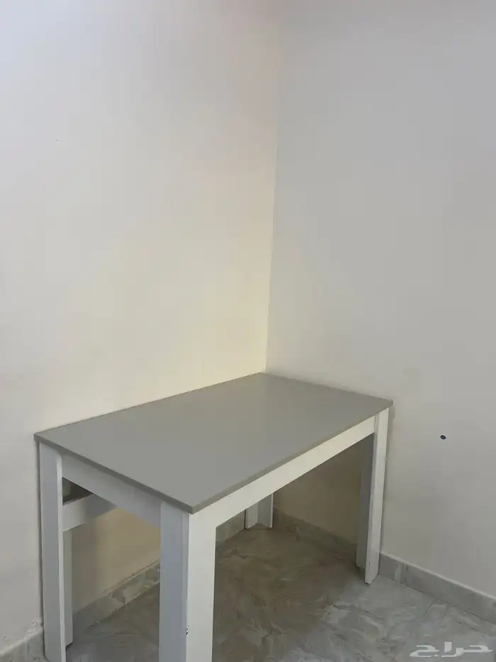 طاولة مكتب 0