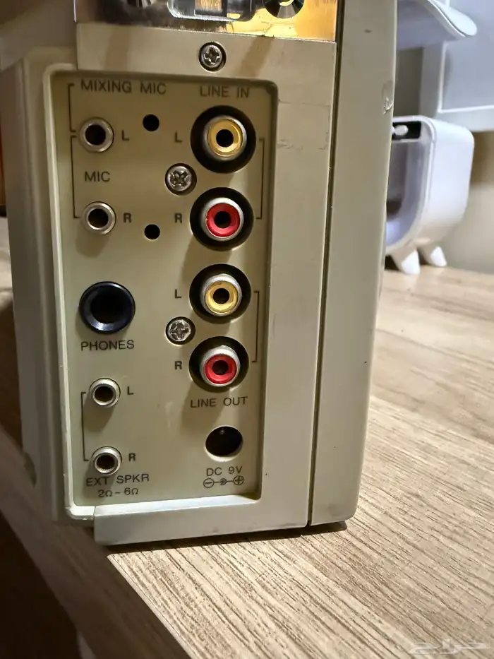 للبيع مسجل راديو   سانيو نادر يحتاج صيانه تراثي ديكور منزلي 4