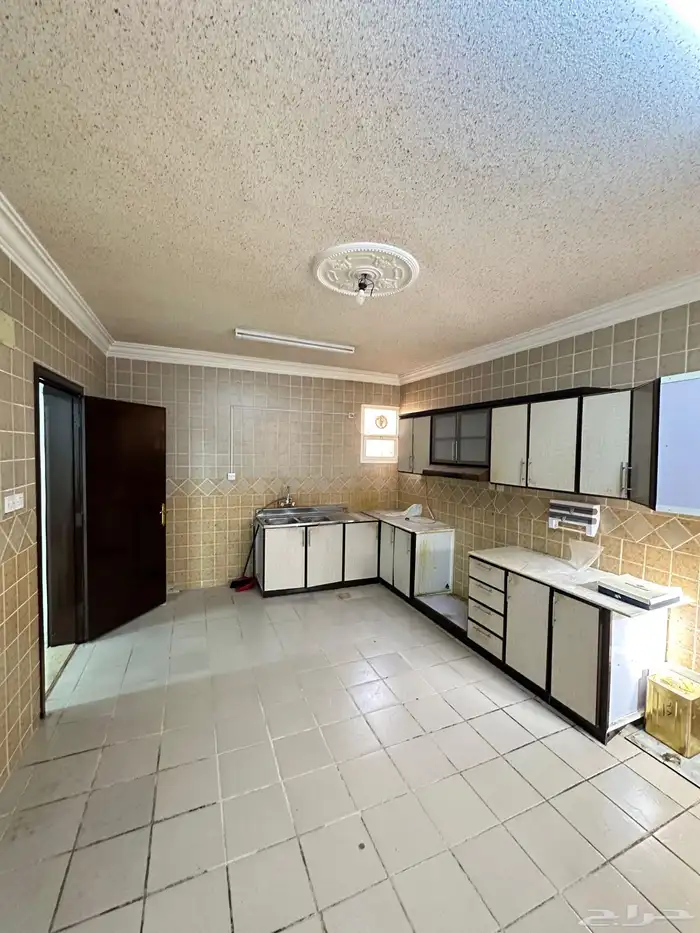 شقة للإيجار بحي اليرموك 4غرف ب40 الف 4