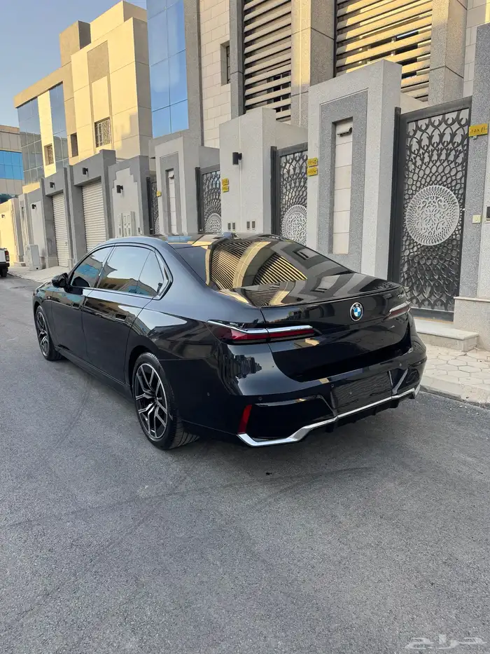 بي ام دبليو الفئة السابعة 735i - 2023 3