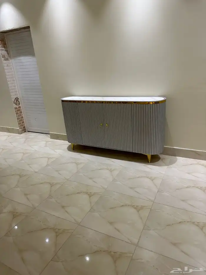 اثاث للبيع كنب وطاوله وفرشه واسقبال 3