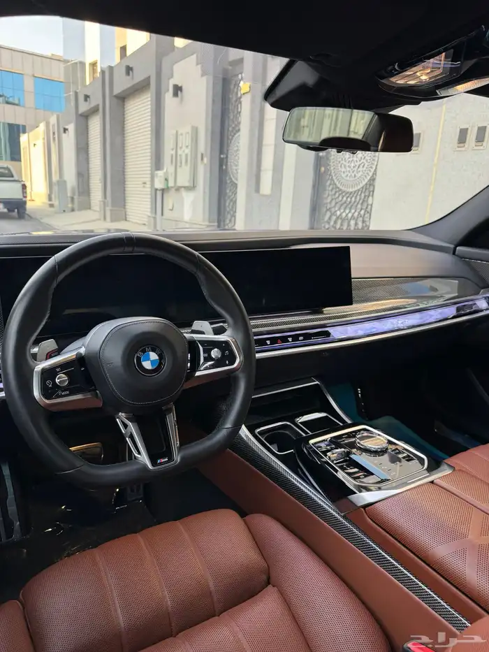 بي ام دبليو الفئة السابعة 735i - 2023 5