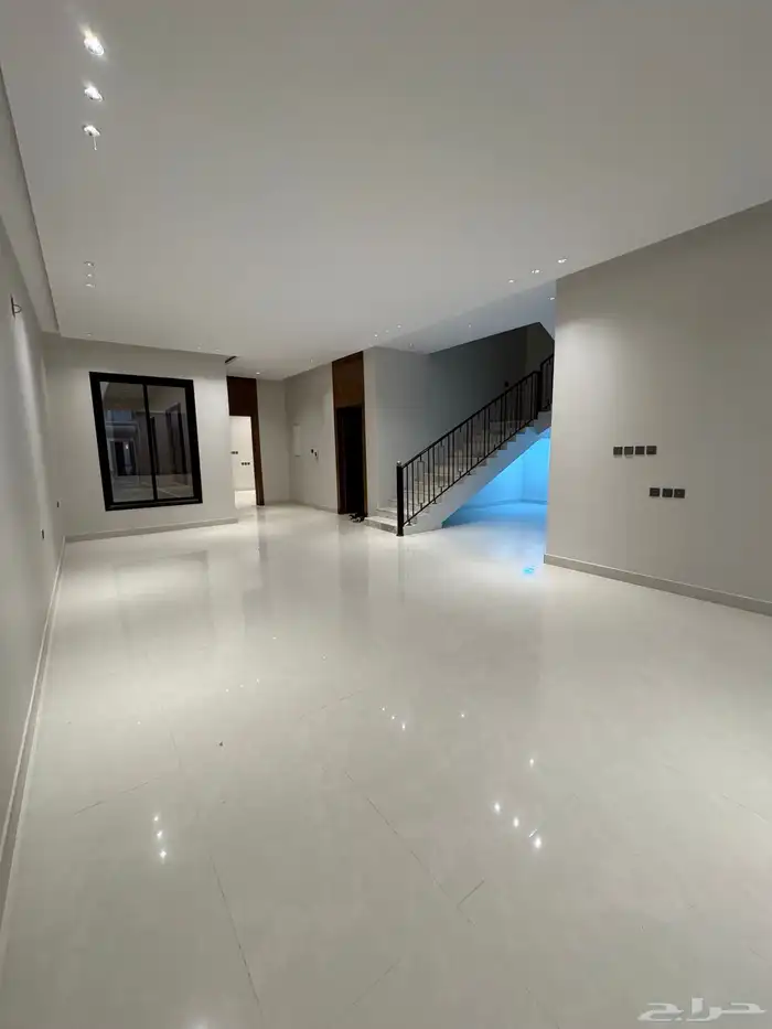 للبيع تاون هاوس ارضي بسطح خاص بسعر مميز 5