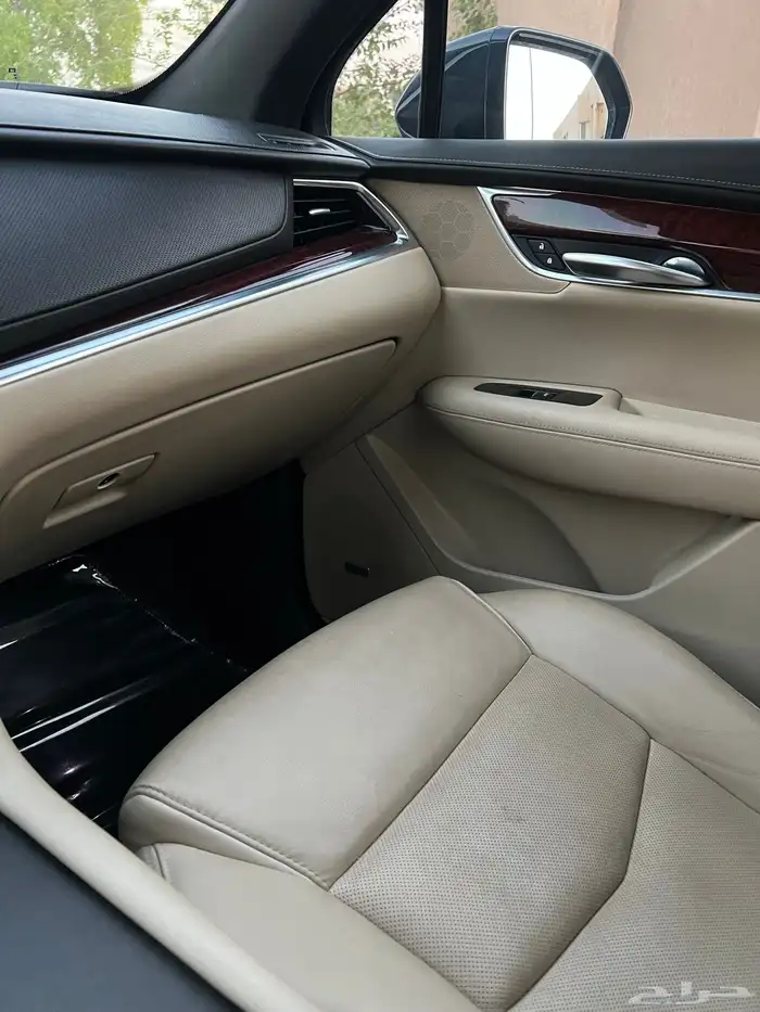 كاديلاك ( SXT5 ) الموديل 2019 فل كامل صيانات وكاله 16