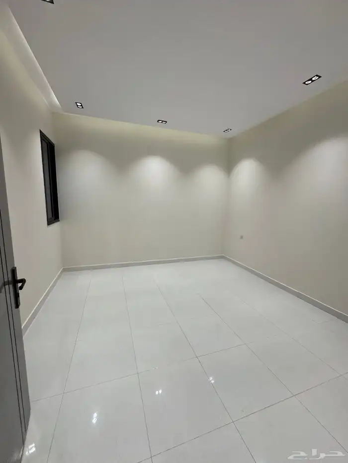 للبيع إدوار تمليك أرضي 6غرف بمدخل سياره تشطيبvip حي المعارض 16