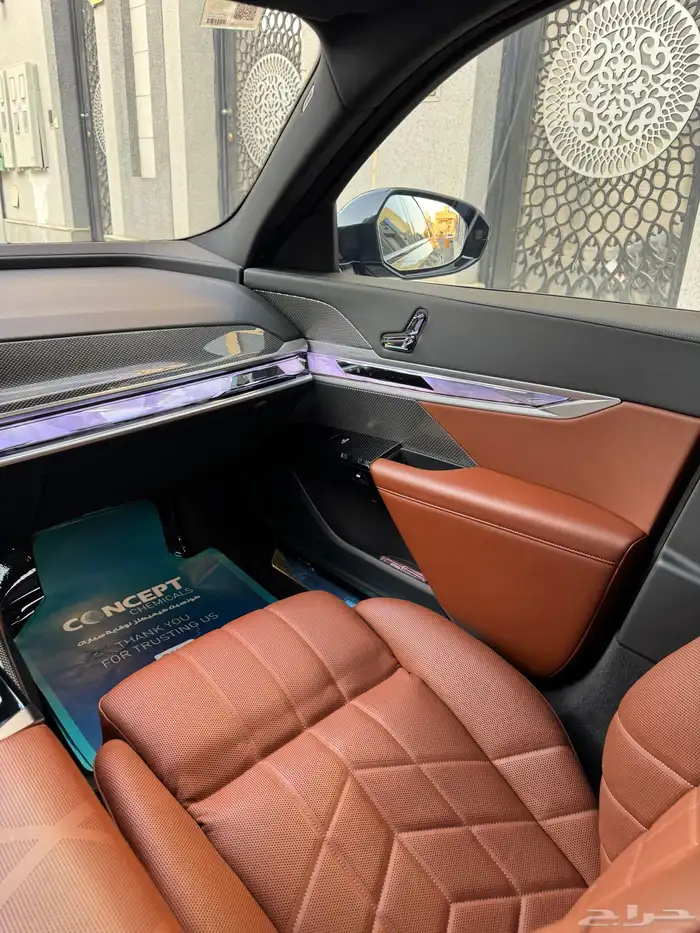بي ام دبليو الفئة السابعة 735i - 2023 31