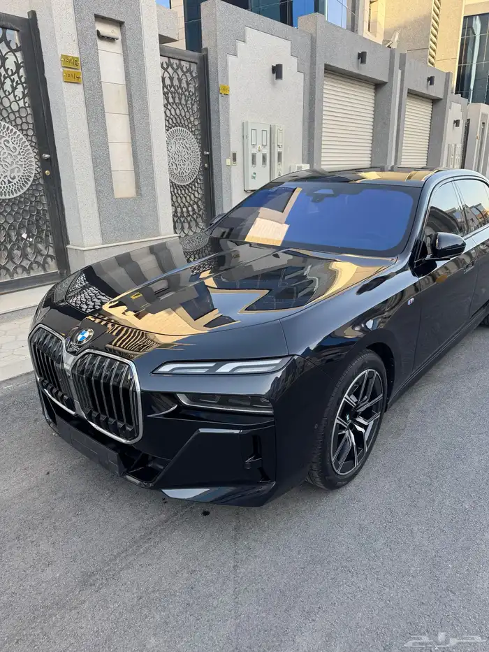 بي ام دبليو الفئة السابعة 735i - 2023 11