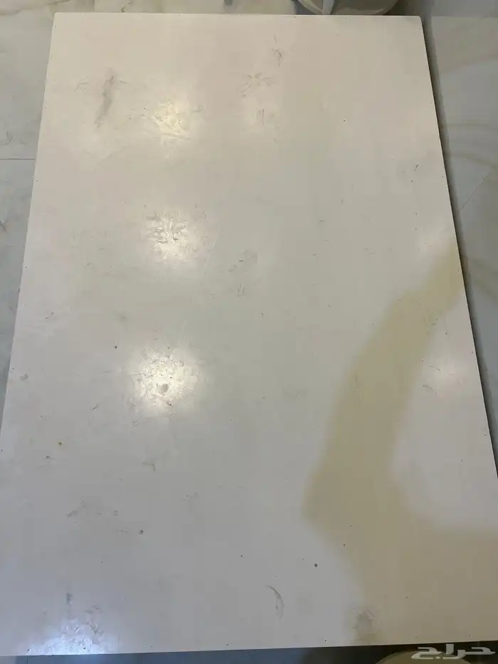 طاوله العرض متر وعشرين وطول متر ونص مستخدمه 0