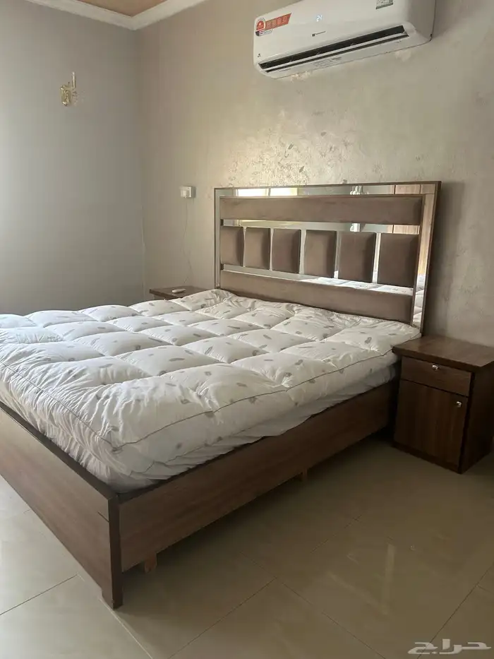 غرفة نوم وكنب وفرش مجلس مع تجهيزات كهربائية متفرقة للبيع 1