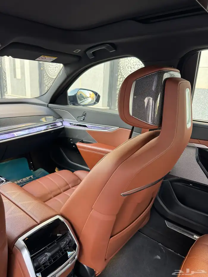 بي ام دبليو الفئة السابعة 735i - 2023 15