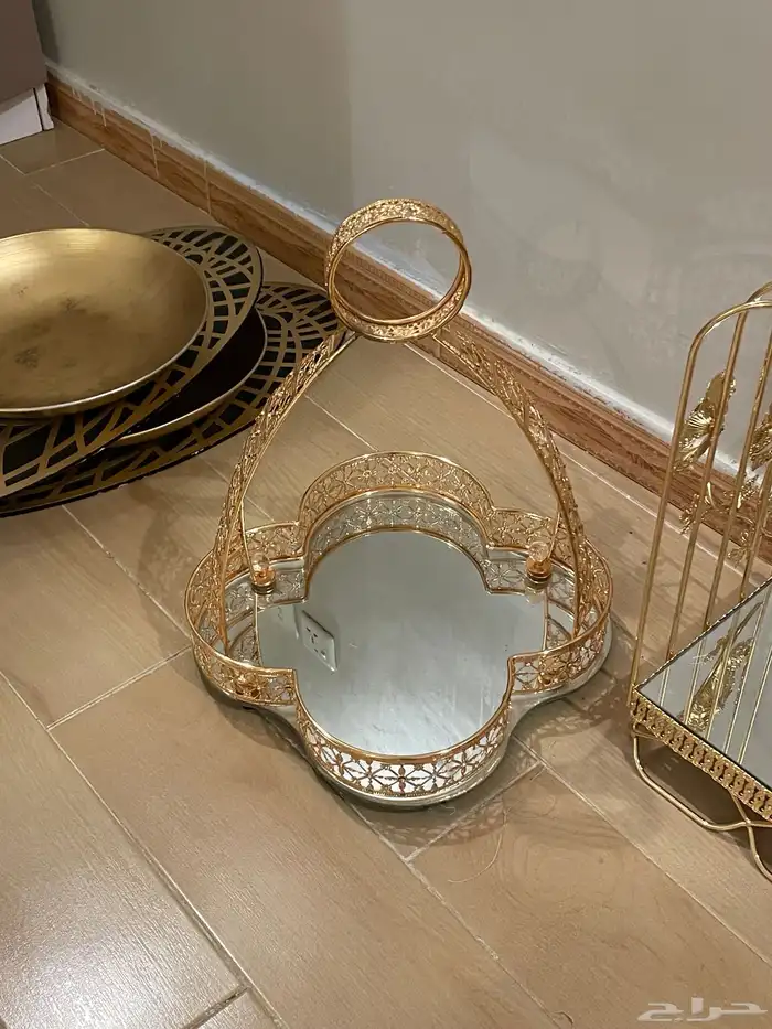 صحون ذهبيه استاندات عطور مناسبات 1