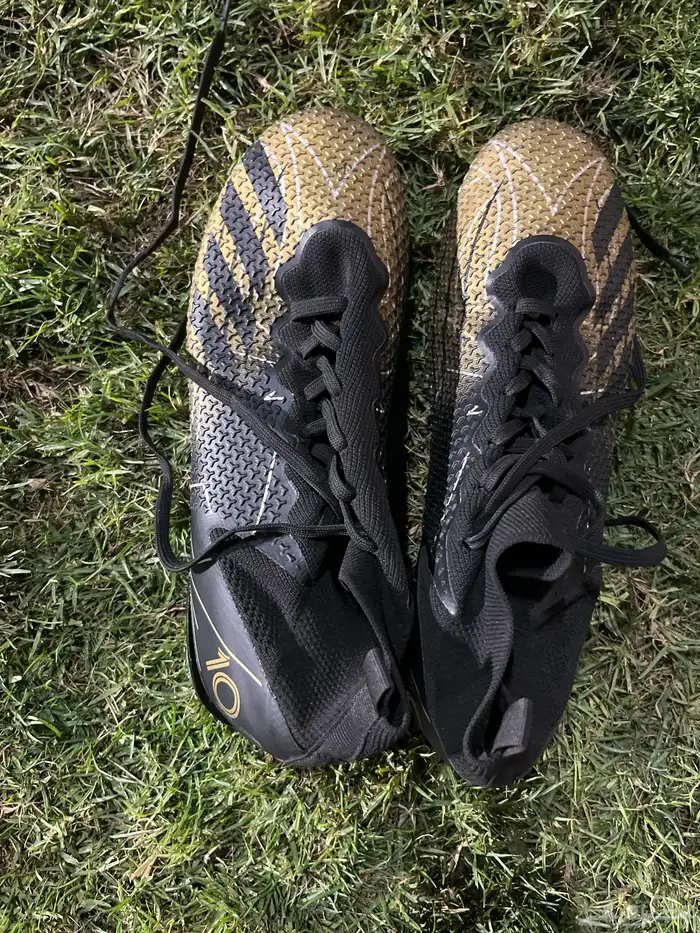 حذاء رياضي بتصميم فاخر رقم 10 2