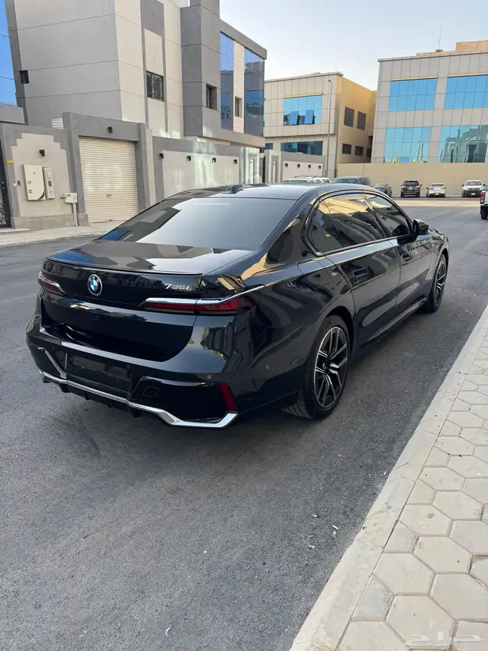 بي ام دبليو الفئة السابعة 735i - 2023 9