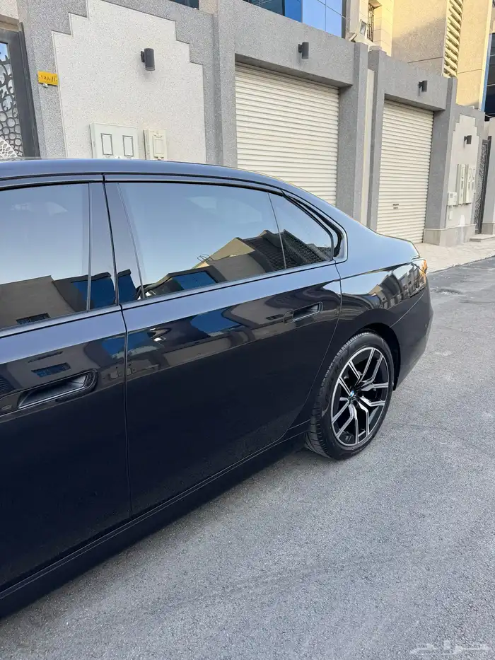 بي ام دبليو الفئة السابعة 735i - 2023 34