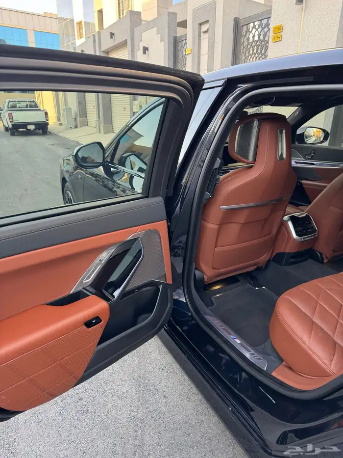 بي ام دبليو الفئة السابعة 735i - 2023 14