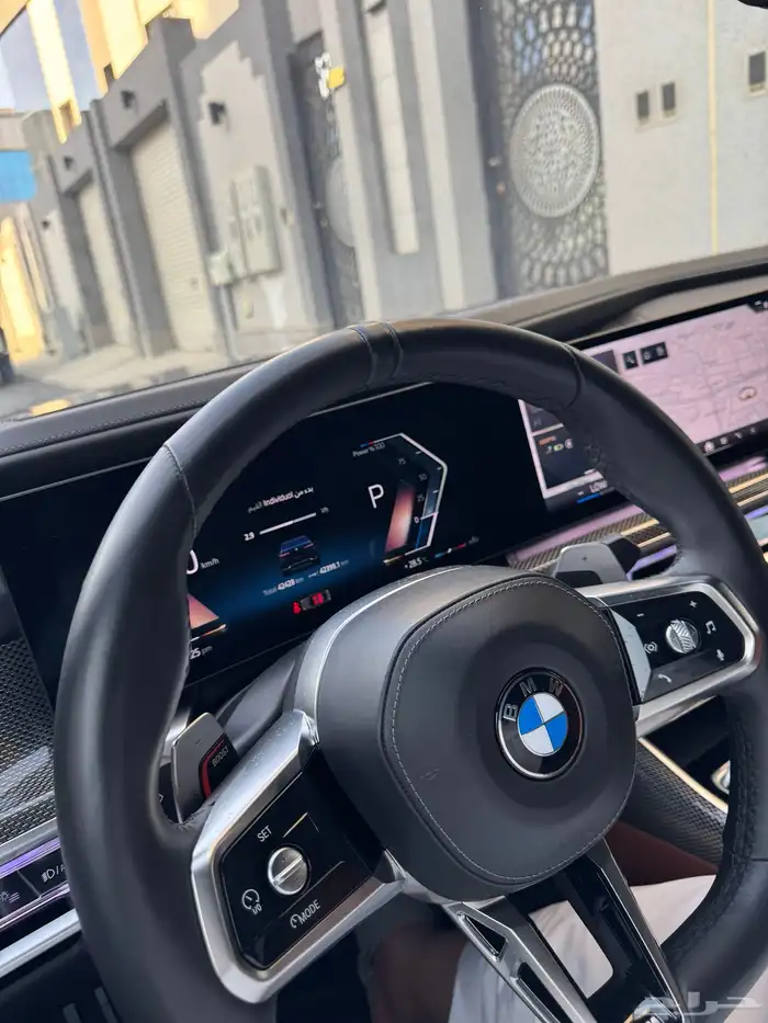 بي ام دبليو الفئة السابعة 735i - 2023 18