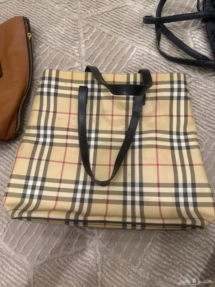 شنطة (مجموعة ) من ماركات مختلفة 0