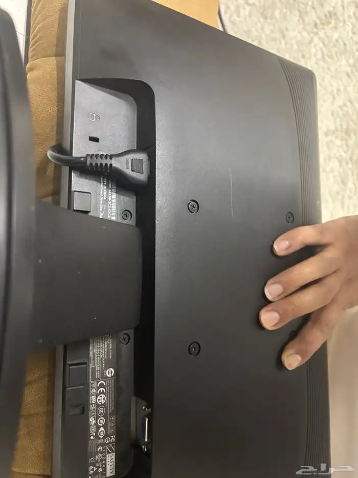 شاشة كمبيوتر مكتبي dell 3