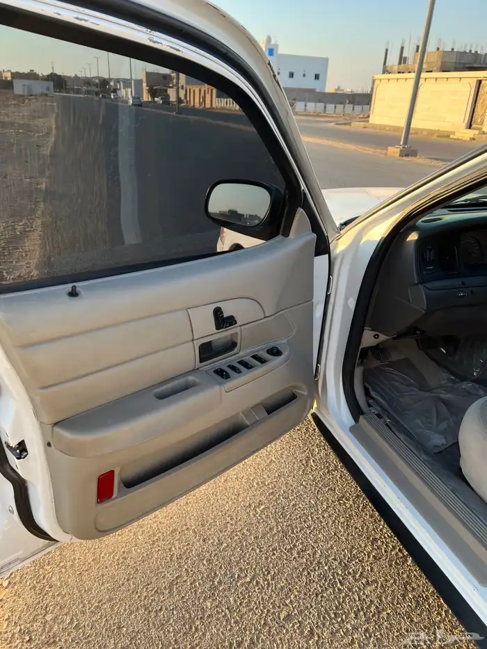 فورد فكتوريا للبيع ممشى 170 7