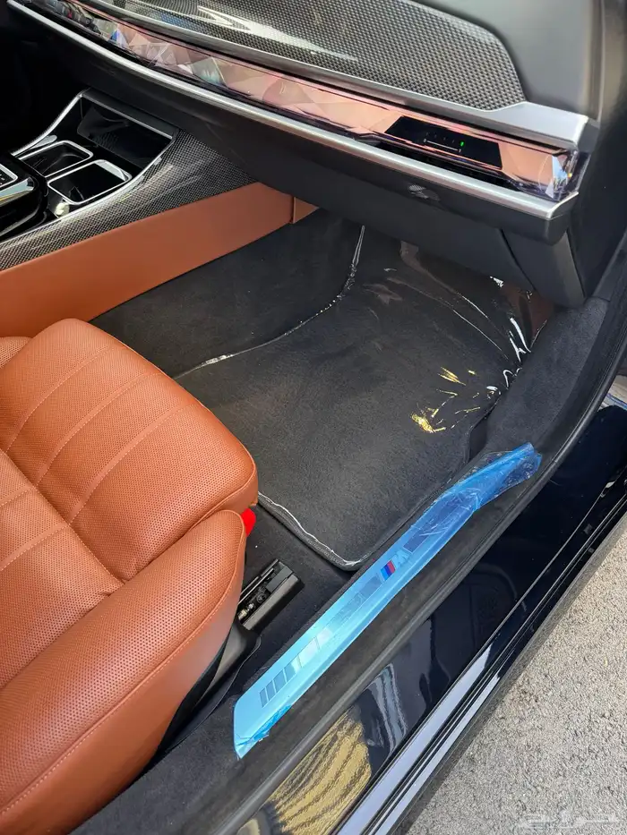 بي ام دبليو الفئة السابعة 735i - 2023 29