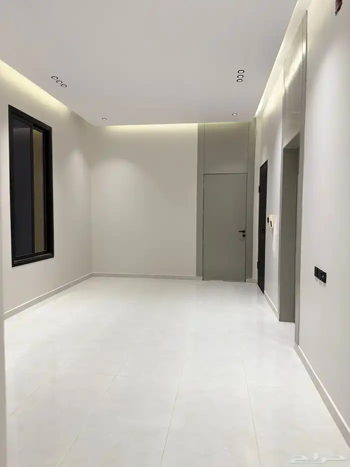 دور أول للبيع حي البيان 18