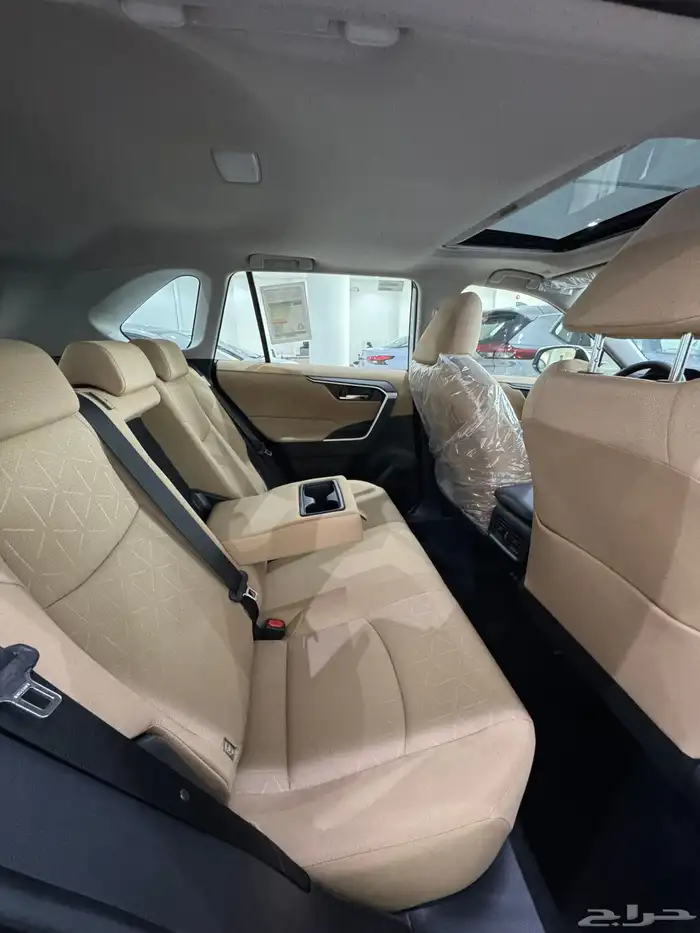 تويوتا رافور XLE 2025 بنزين اصفار 8