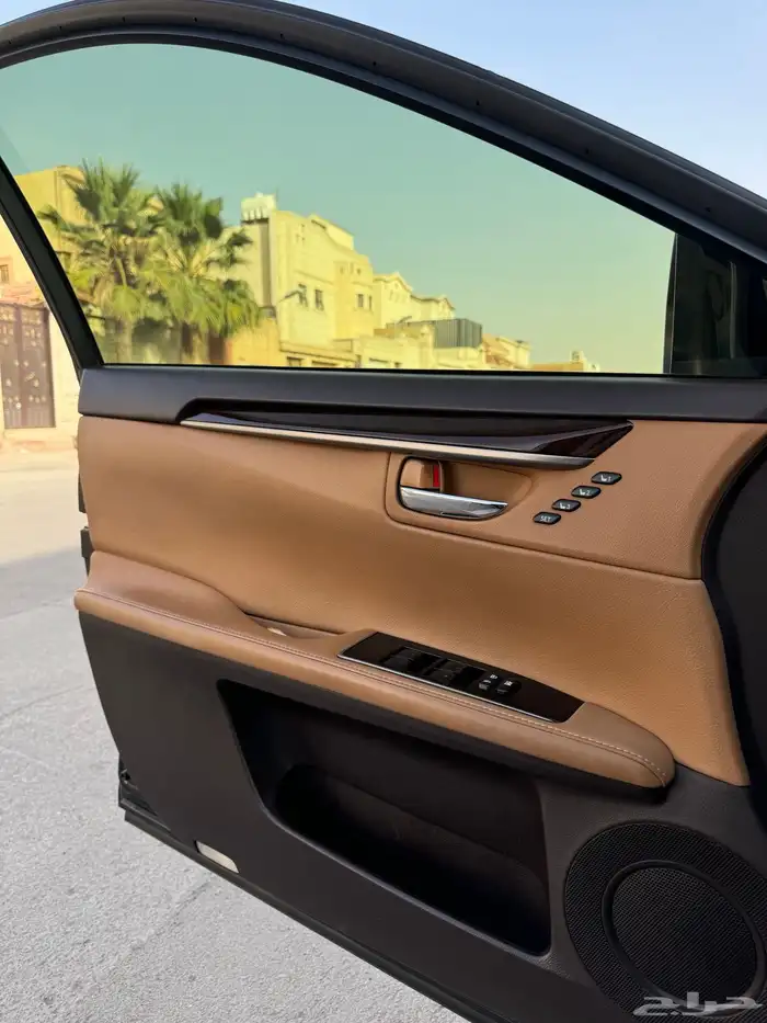 لكزس ES350 موديل 2018 17