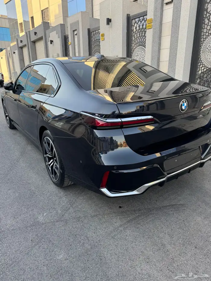 بي ام دبليو الفئة السابعة 735i - 2023 10