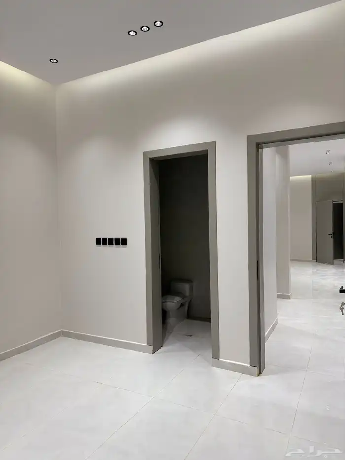 دور أول للبيع حي البيان 11