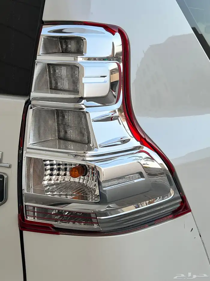 اسطب برادو خلفي يمين 2015 1