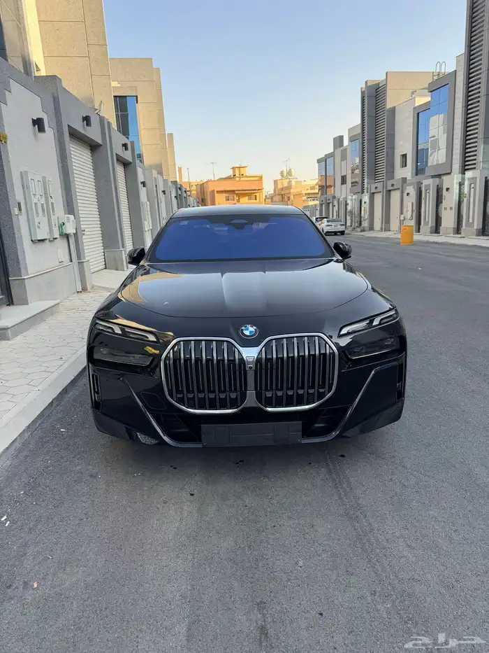 بي ام دبليو الفئة السابعة 735i - 2023 1