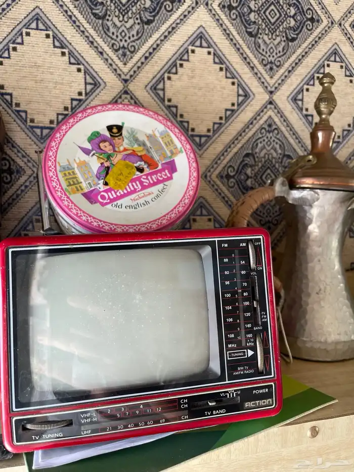 تلفزيون صغير الحجم قديم وشغال 0