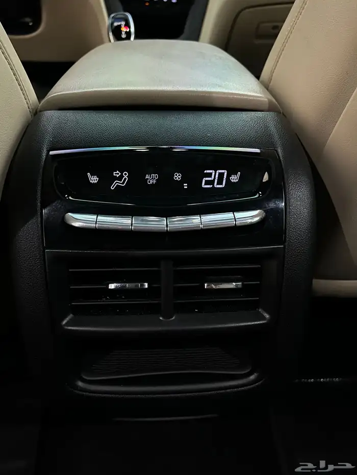 كاديلاك ( SXT5 ) الموديل 2019 فل كامل صيانات وكاله 40