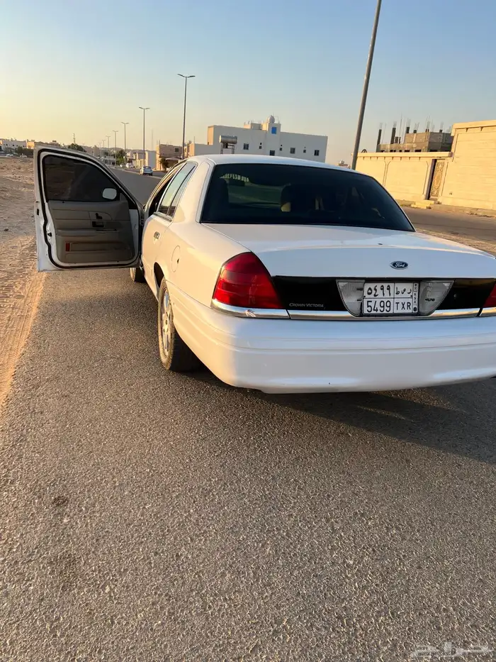 فورد فكتوريا للبيع ممشى 170 9