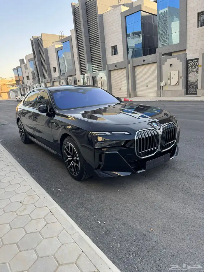 بي ام دبليو الفئة السابعة 735i - 2023 2