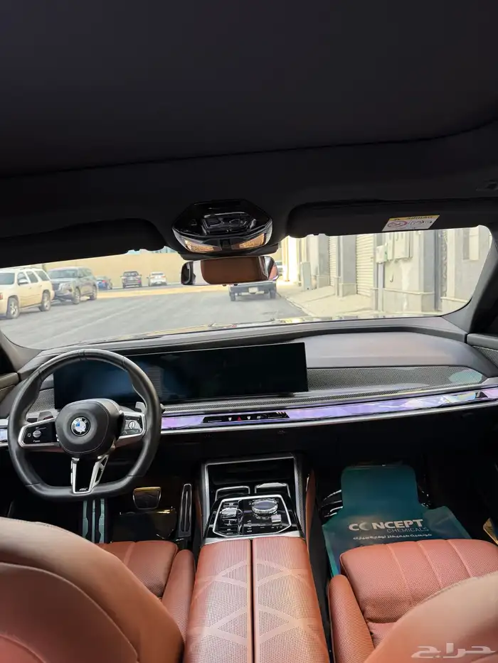 بي ام دبليو الفئة السابعة 735i - 2023 32