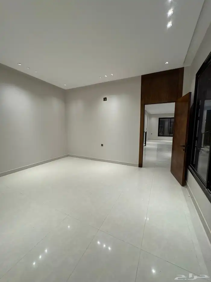 للبيع تاون هاوس ارضي بسطح خاص بسعر مميز 3